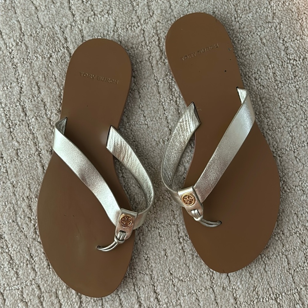 tory burch flip flops